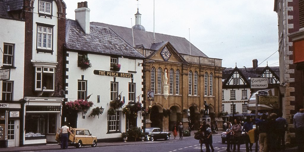 Monmouth High Street - Newport Bus